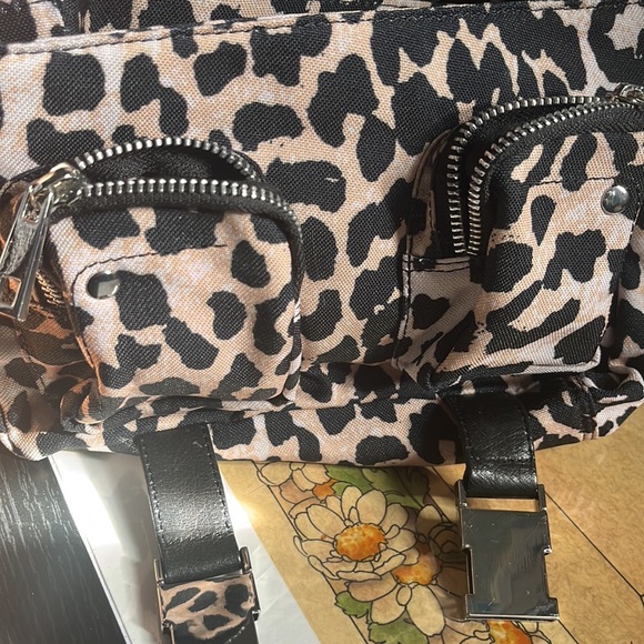 Nunoo Hilma Recycled Canvas Shoulder Bag - Picture 6 of 7